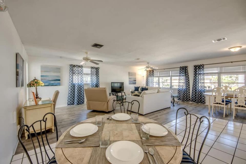 190 Anchorage Unit B (Right) Apartment in Estero Island
