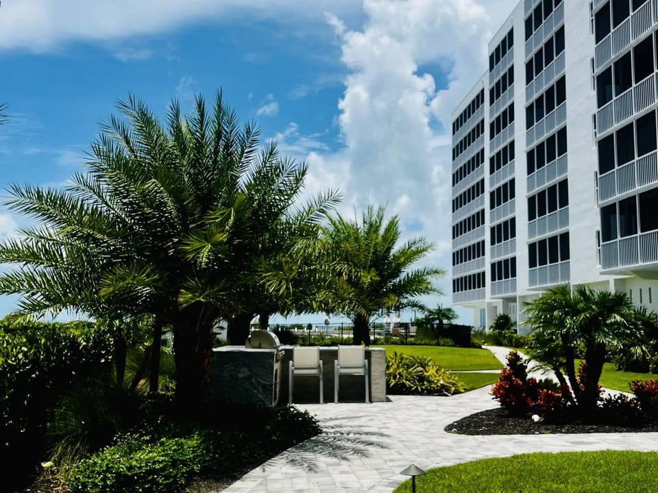 Island Reef Condo Club #501 House in Estero Island