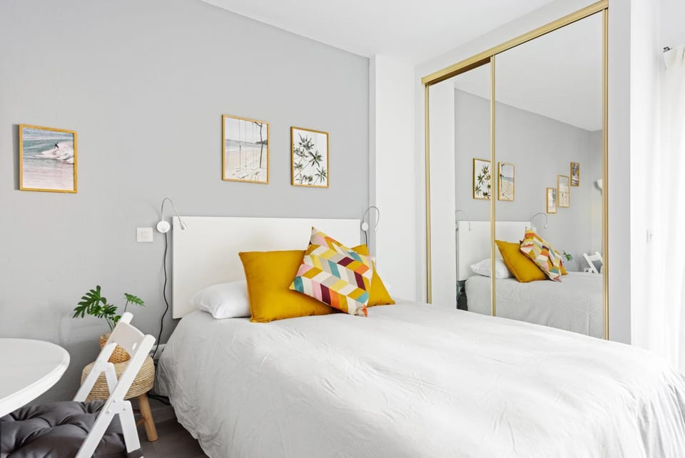 Bed, Photo of the whole room, Bedroom