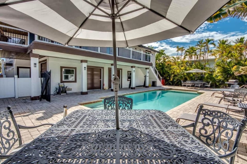 190 Aberdeen House in Estero Island
