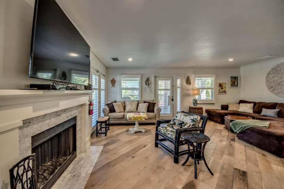 190 Aberdeen House in Estero Island