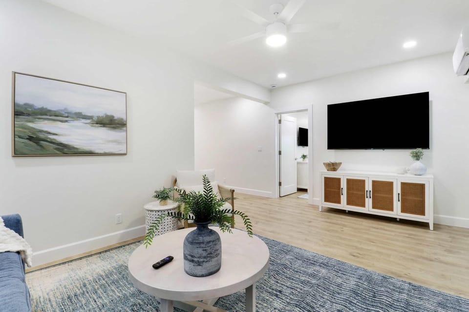 New Downtown Cottage on Camden #1 Apartment in Stuart