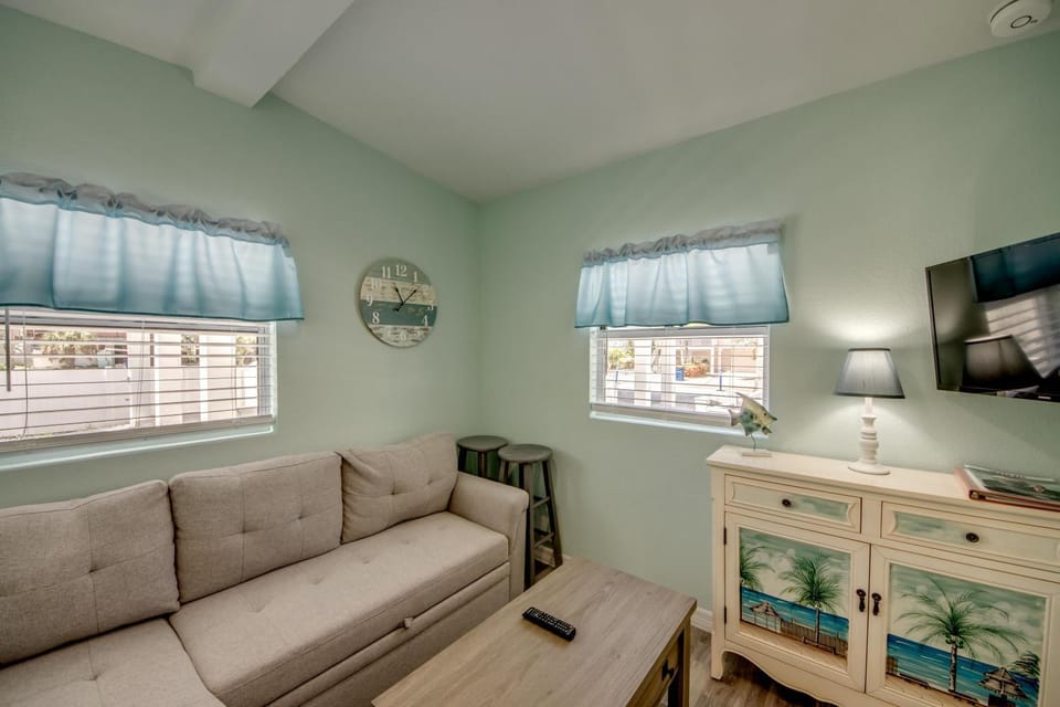 216 Pearl St Apartment Apartment in Estero Island