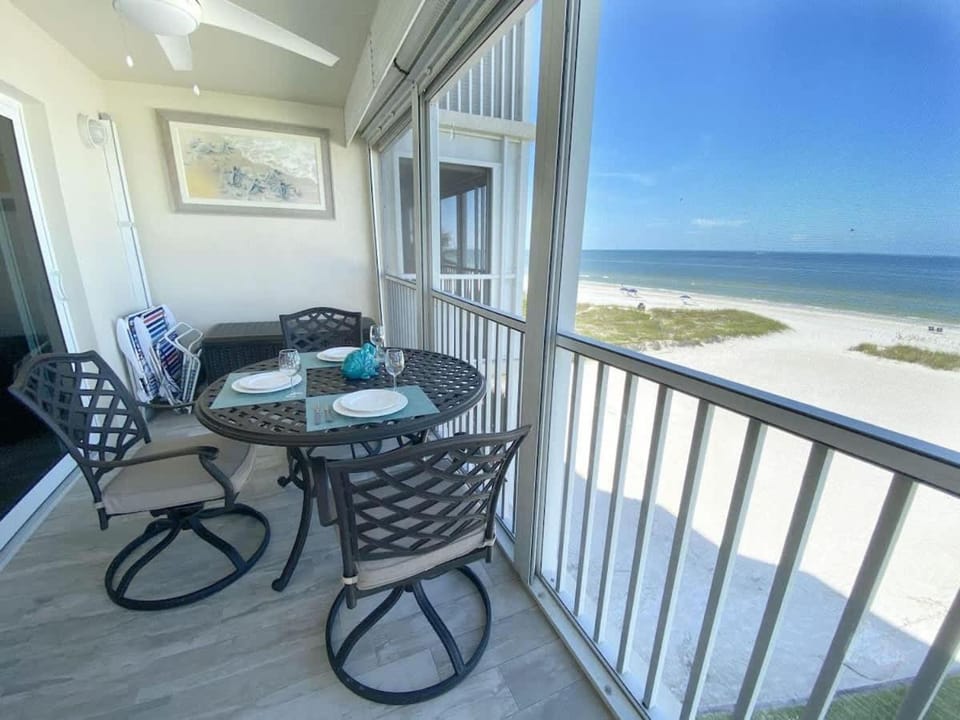 Gateway Villas #398 House in Estero Island