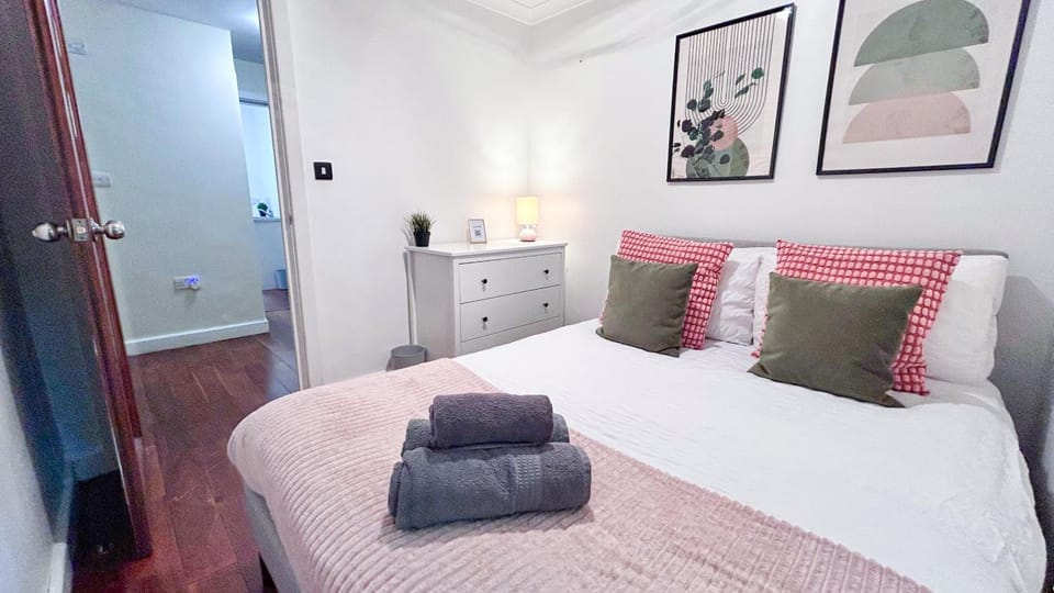 Bed, Photo of the whole room, Bedroom, towels, wardrobe