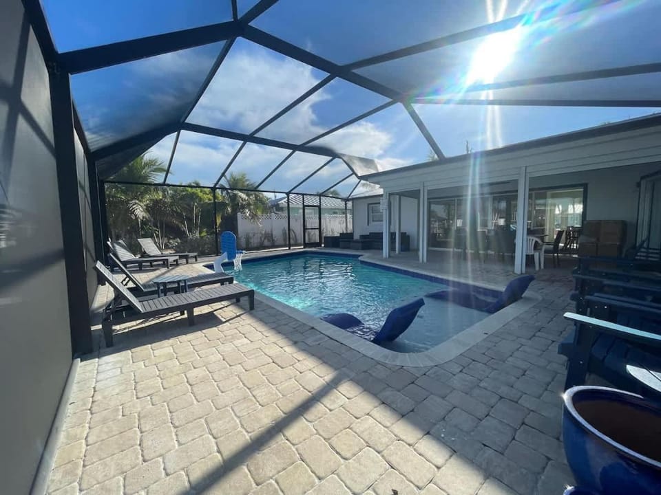 9 Sunview House in Estero Island