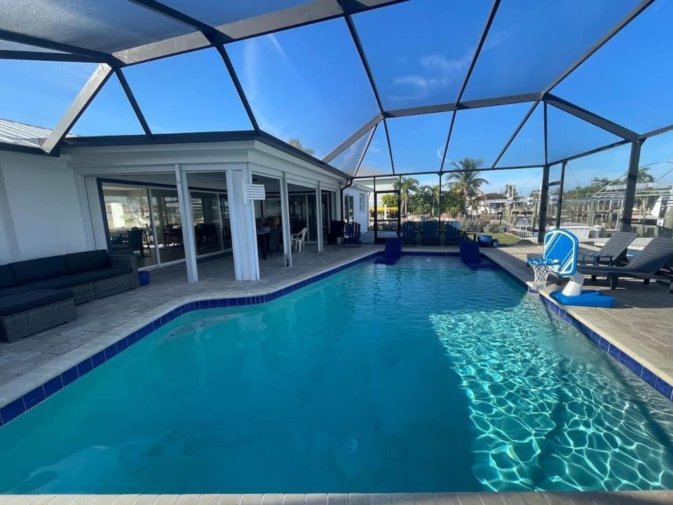 9 Sunview House in Estero Island