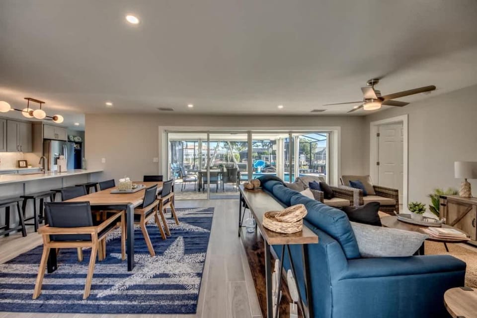 9 Sunview House in Estero Island