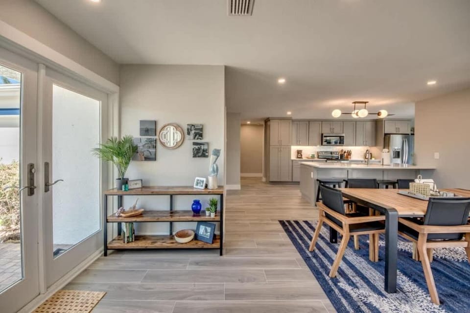 9 Sunview House in Estero Island