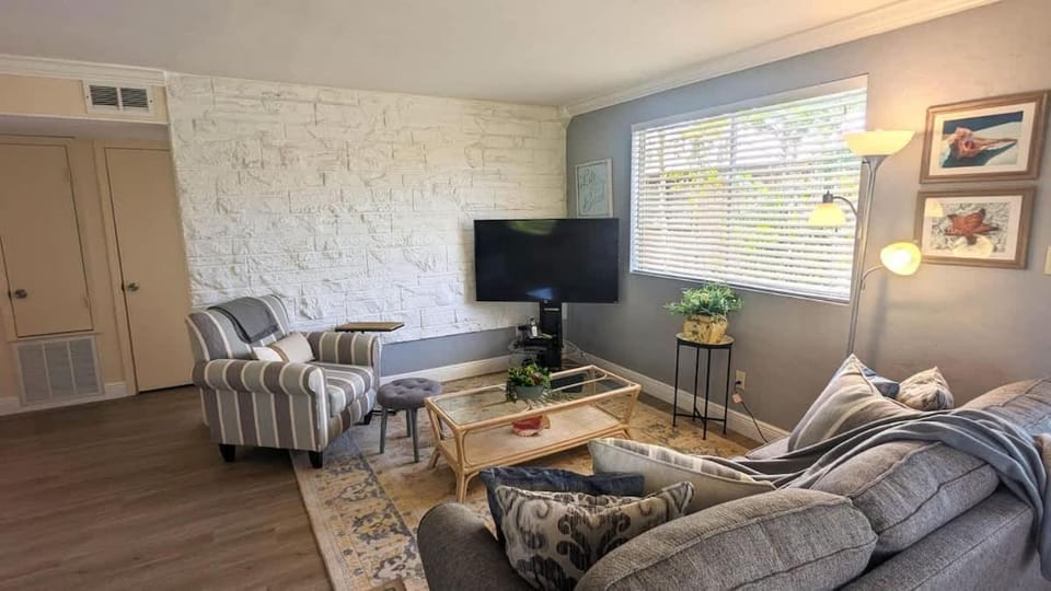 231 Dundee House in Estero Island