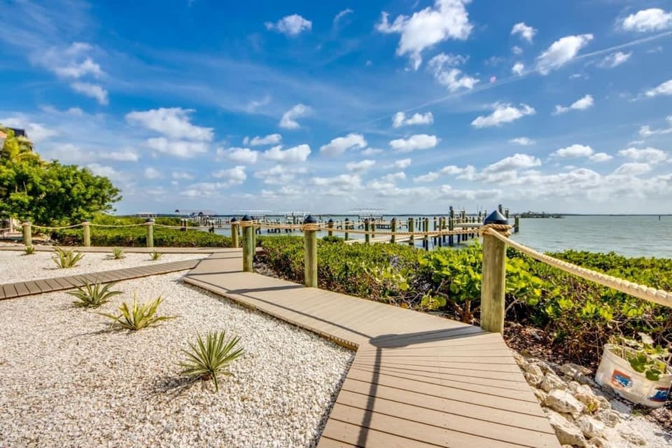 21431 Widgeon House in Estero Island