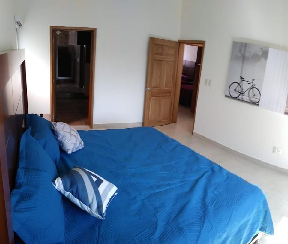 BEAUTIFUL, gated and comfortable home House in Leon
