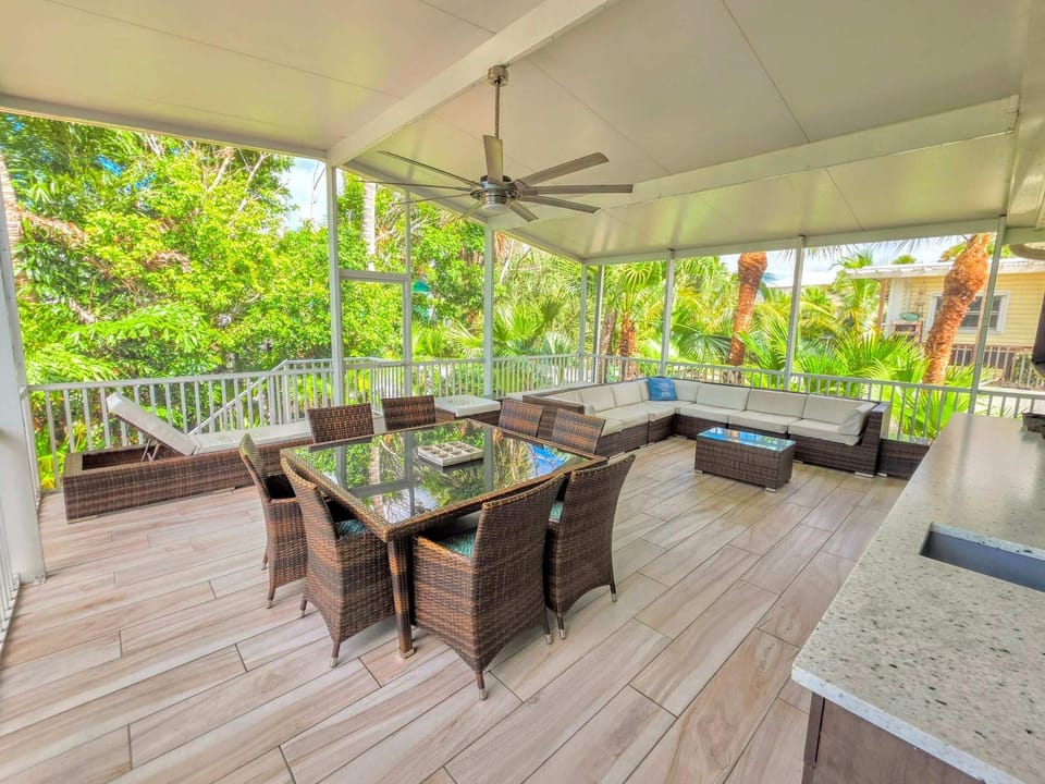 275 Ohio House in Estero Island
