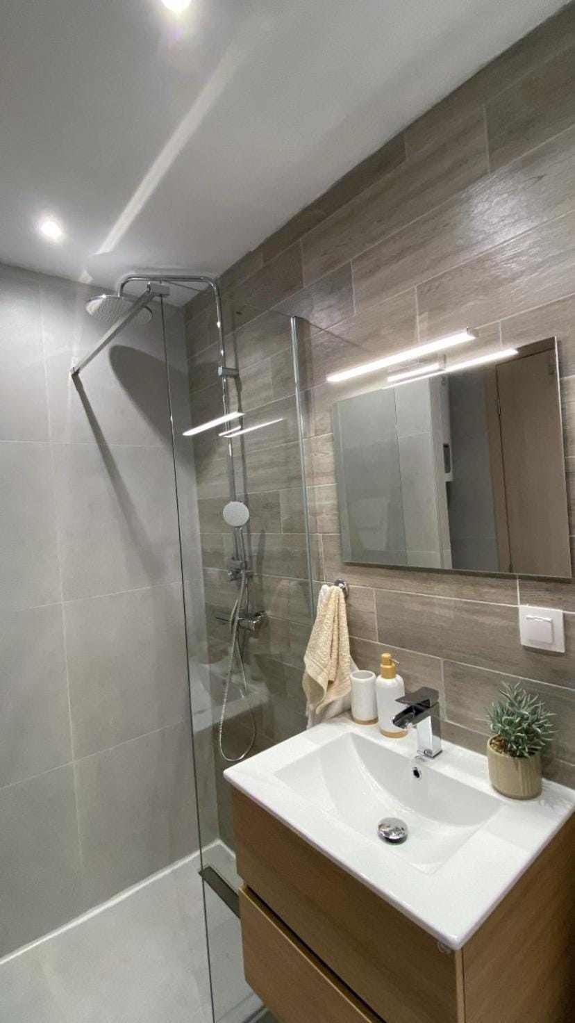 Shower, Bathroom, towels