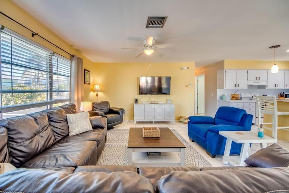 280 Ostego House in Estero Island