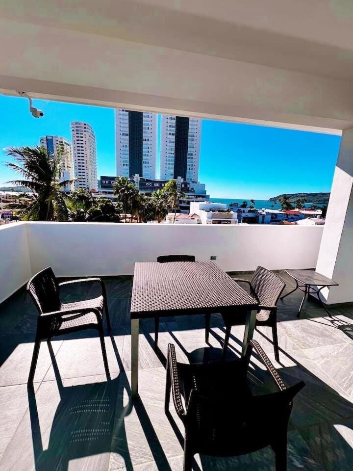 Isla Esmeralda Azul 1 Min Playa y Zona Dorada Apartment in Mazatlan