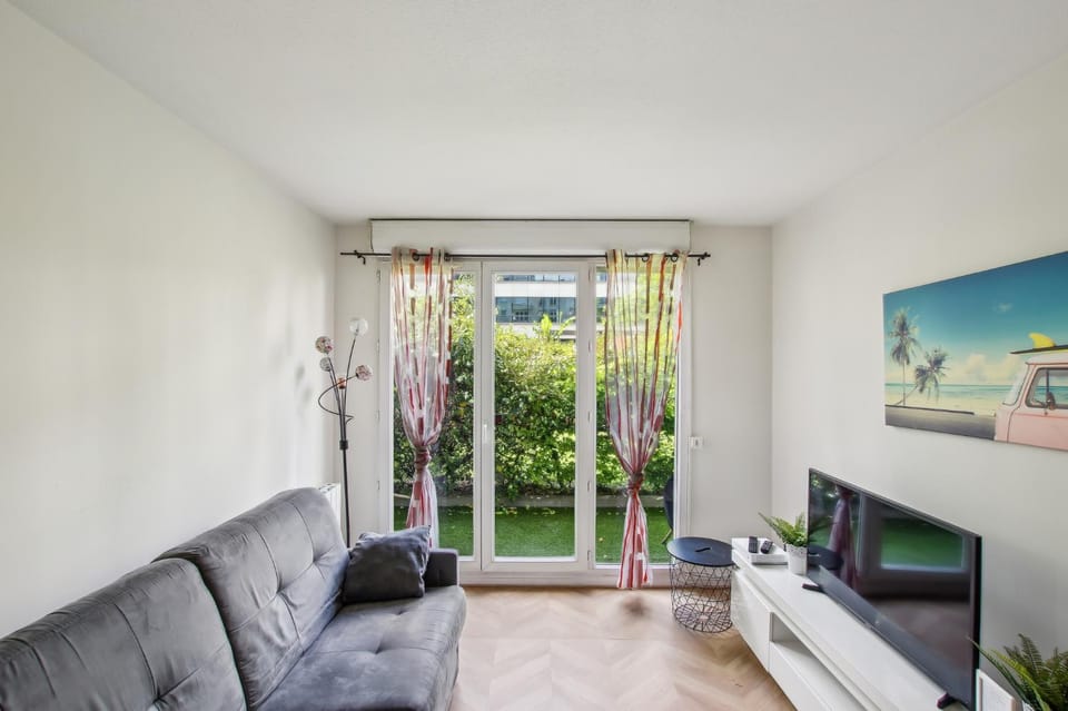 Beau F2, Paris Stade de France, Jacuzzi, Parking Apartment in Saint-Denis, France
