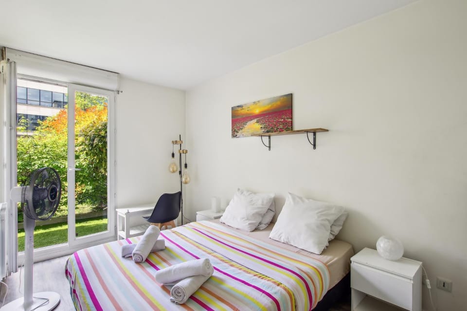 Beau F2, Paris Stade de France, Jacuzzi, Parking Apartment in Saint-Denis, France