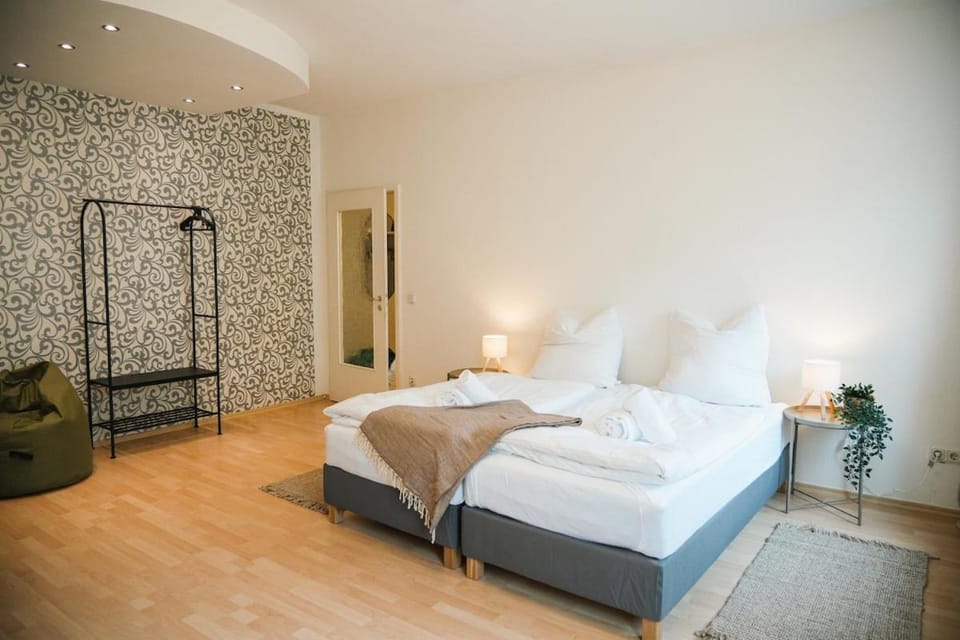 Bed, Photo of the whole room, towels