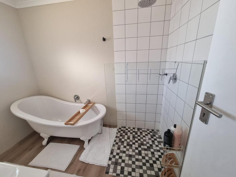 Peaceful, Cheerful, Family Friendly 3Bedroom house House in Cape Town