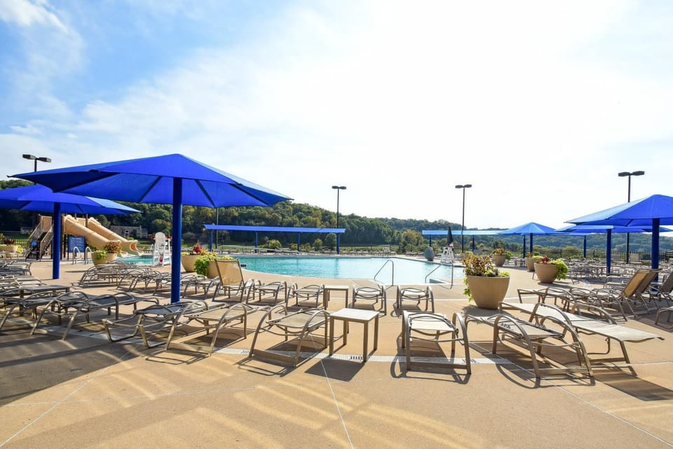 4 MI to Lake Galena: TH w/ Indoor Pool & Views! House in Iowa