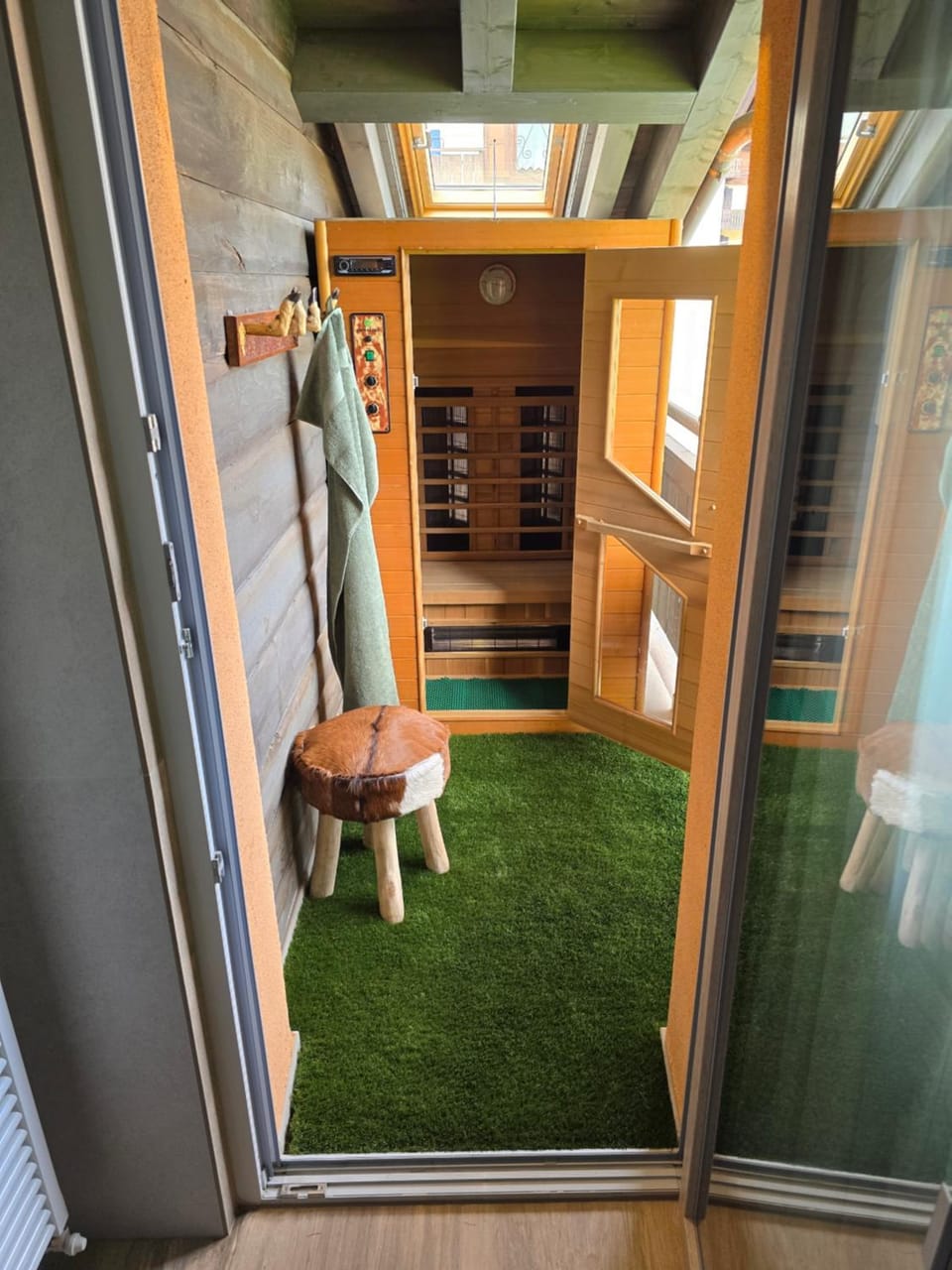 Sauna, Bathroom, Balcony/Terrace, Spa and wellness centre/facilities, hair dryier, towels