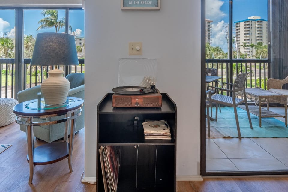 Santa Maria 104- The Sunnyside by Sun Palace Vacations House in Estero Island