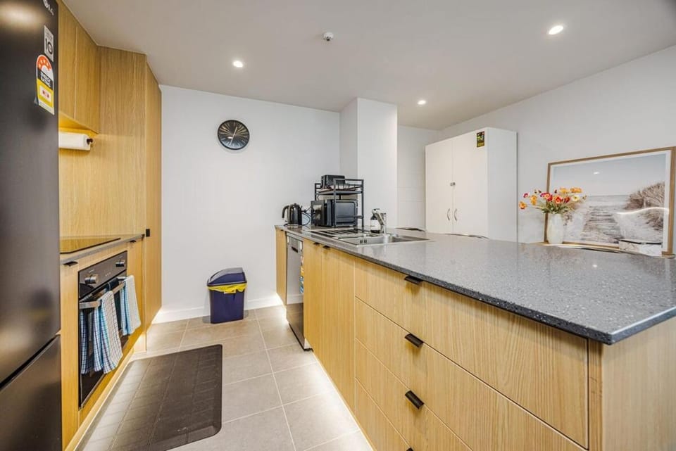 Coffee/tea facilities, Kitchen or kitchenette, stove