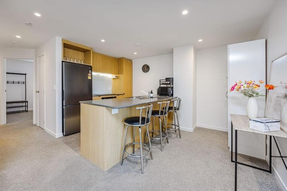 Kitchen or kitchenette, Dining area, oven, stove