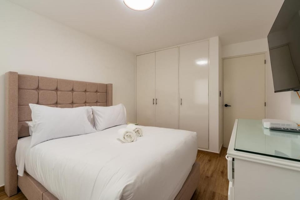 Bed, TV and multimedia, Photo of the whole room, Bedroom, wardrobe