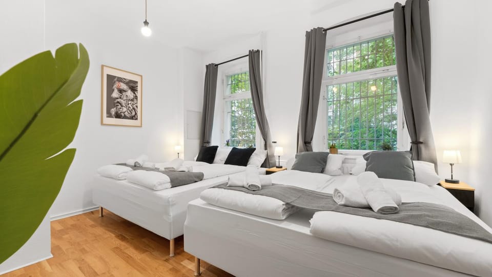 Bed, Living room, Seating area, Bedroom