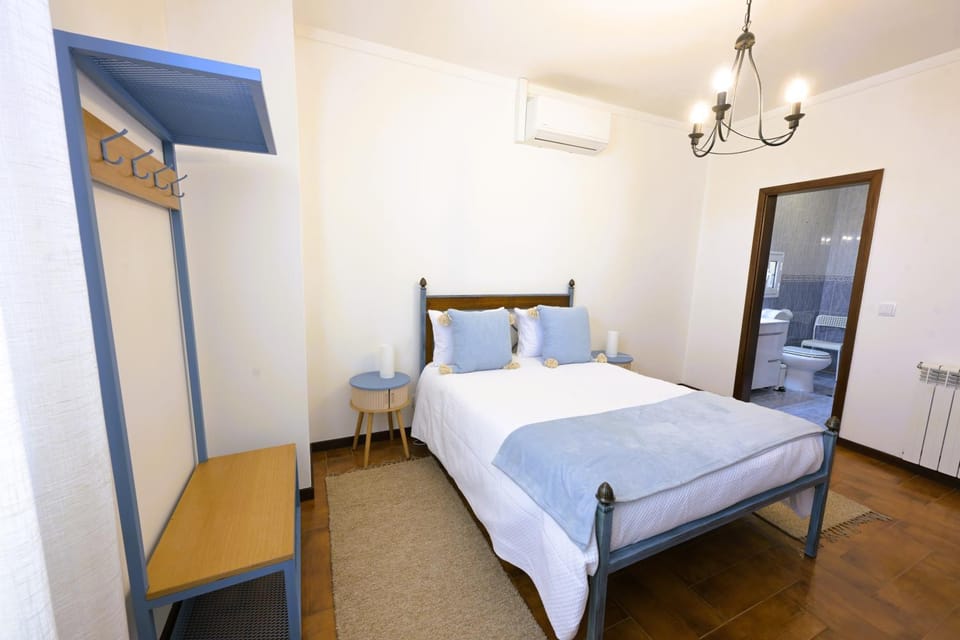 Bed, Bedroom, air conditioner