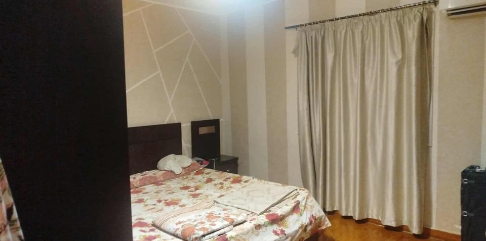 Bedroom, furniture, locker, air conditioner