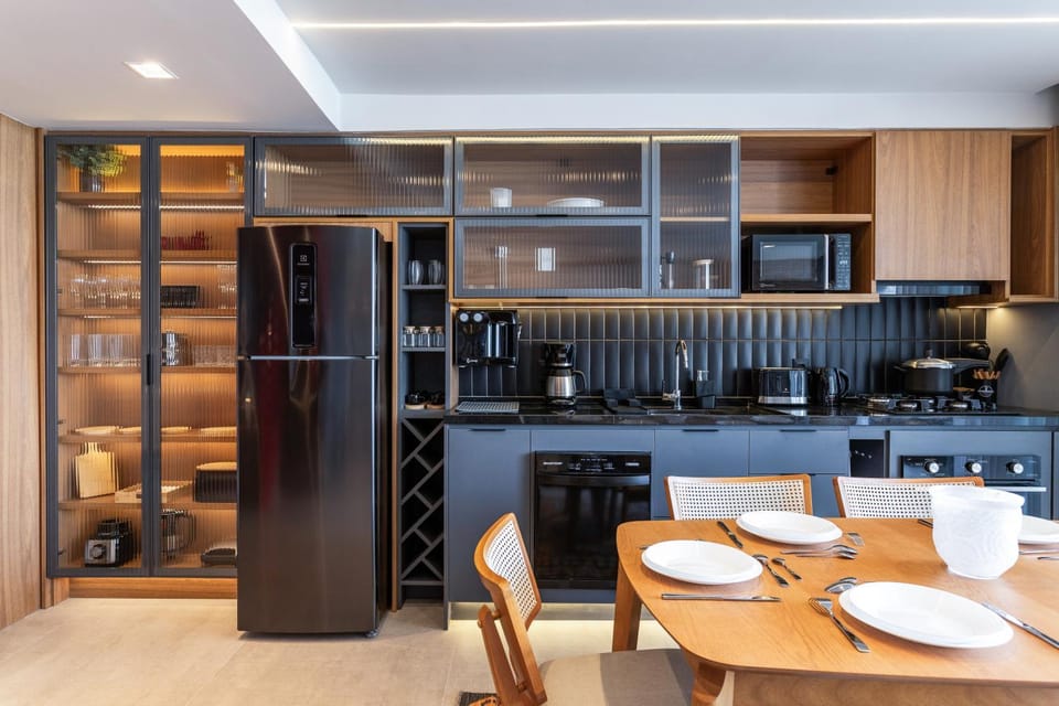 Coffee/tea facilities, Kitchen or kitchenette, Dining area, minibar, oven, stove, toaster