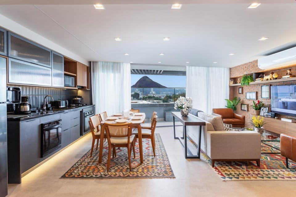 Natural landscape, TV and multimedia, Kitchen or kitchenette, Living room, Seating area, Dining area