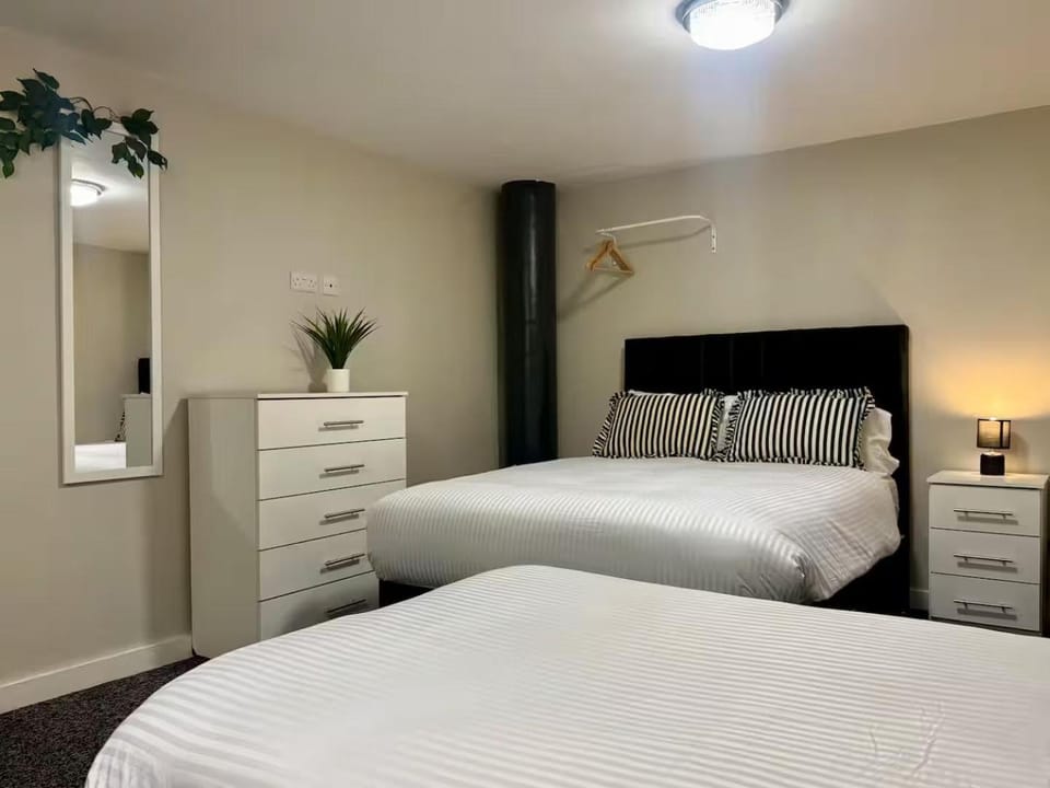 NEWLY refurbished JULY 2026 - One bedroom - Sleeps 6 - BD1 Apartment in Bradford