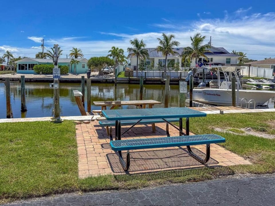Nautical Nest w slip Apartment in Bradenton