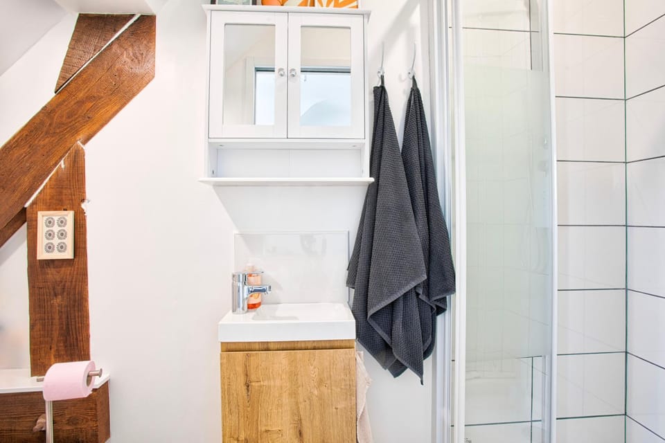 Shower, Bathroom, towels