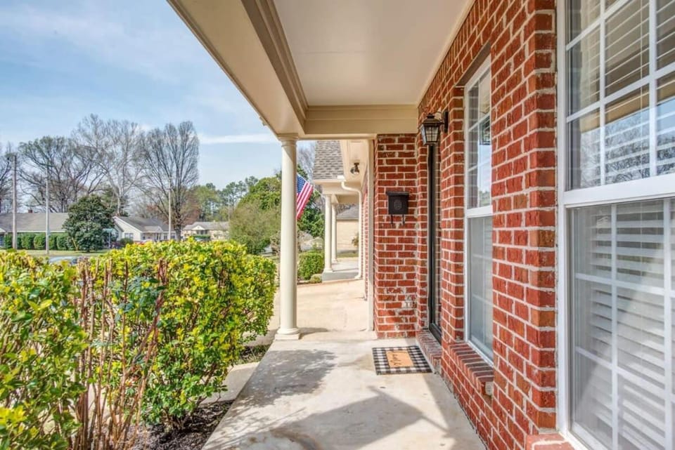 Property building, Spring, Day, Garden
