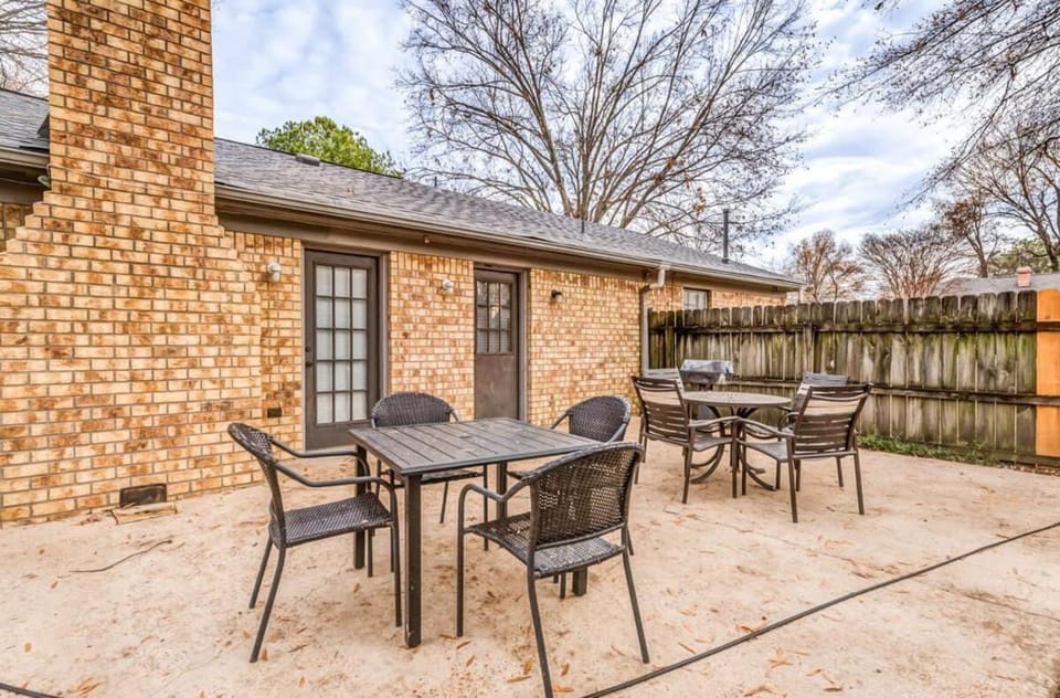 Property building, Spring, Day, Dining area
