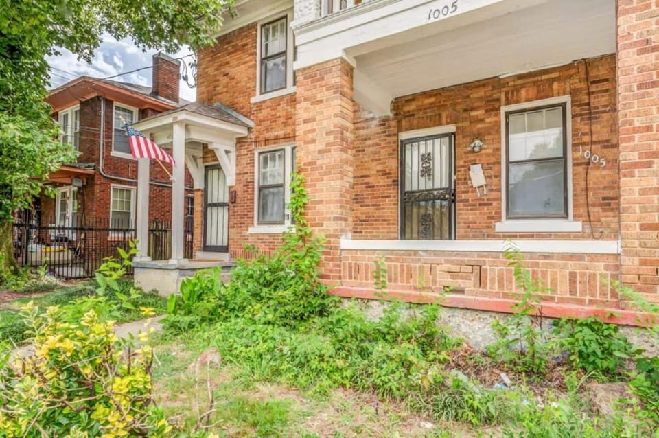 Property building, Day