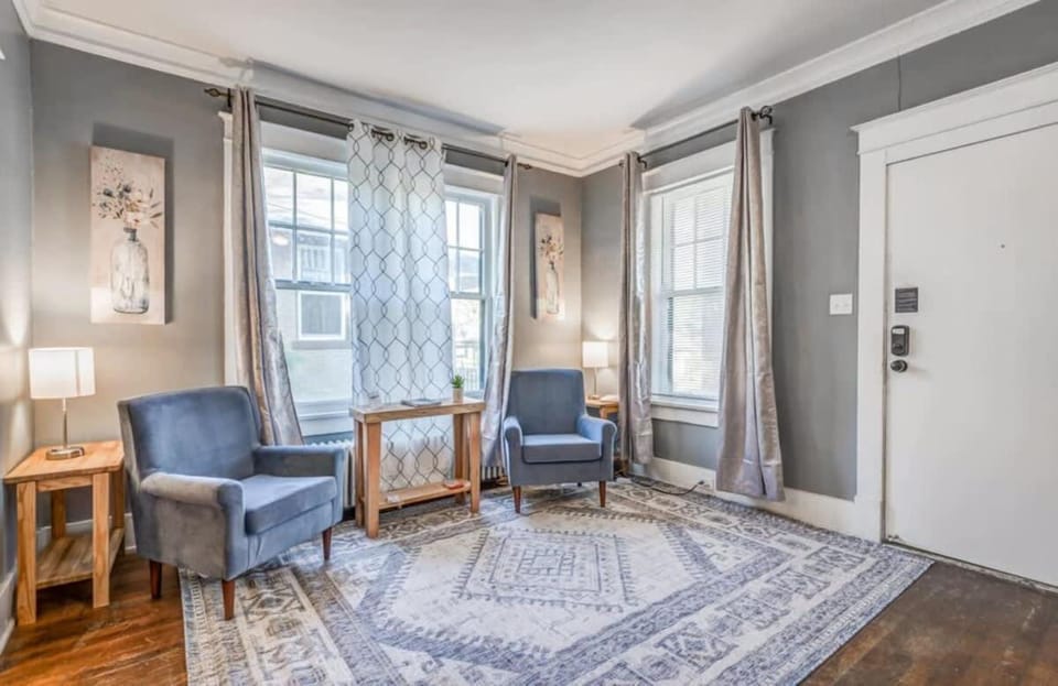 Living room, Seating area