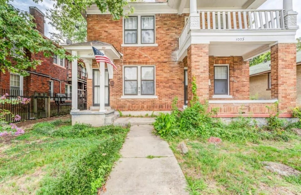 Property building, Day