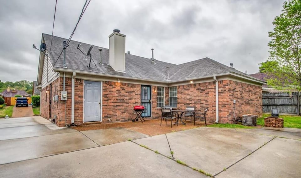 Property building, Day, BBQ facilities