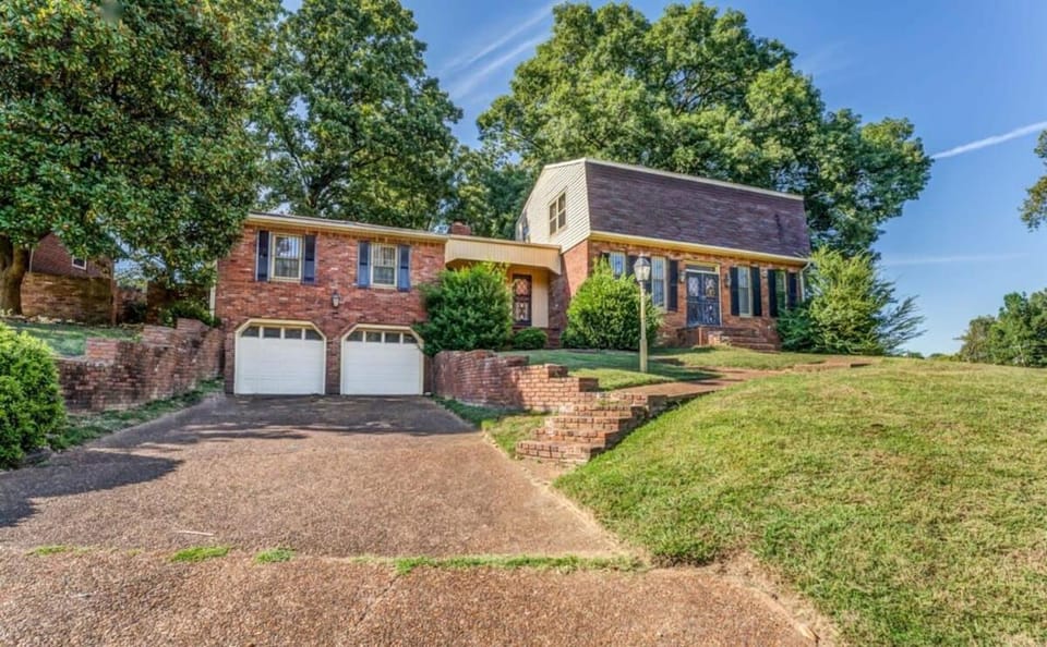 Property building, Day