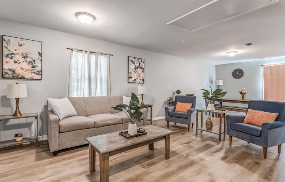 Living room, Seating area