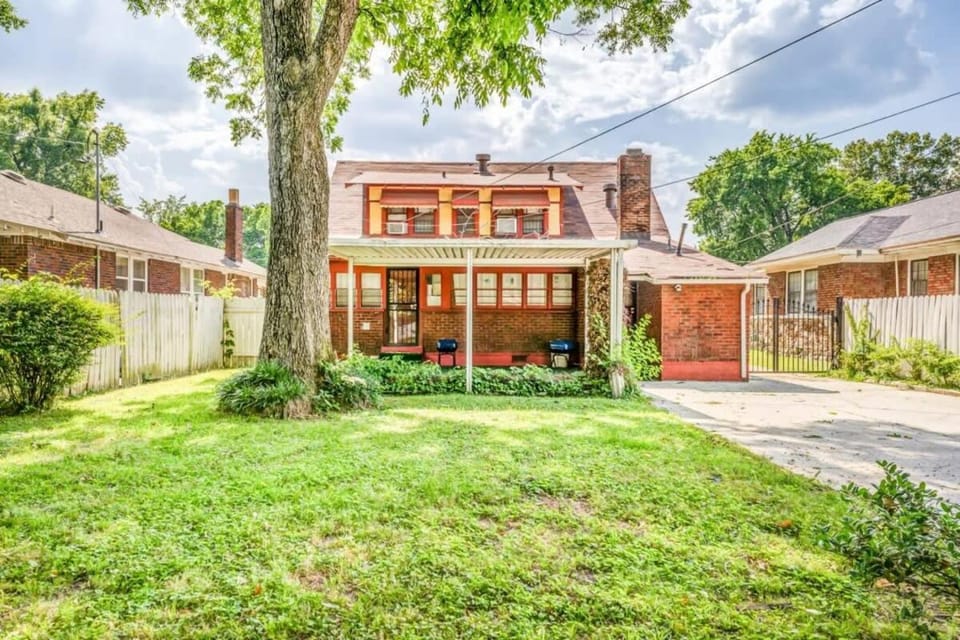 Property building, Day