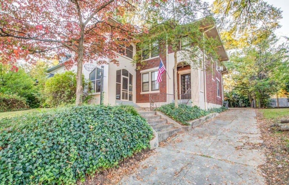 Property building, Day, Garden