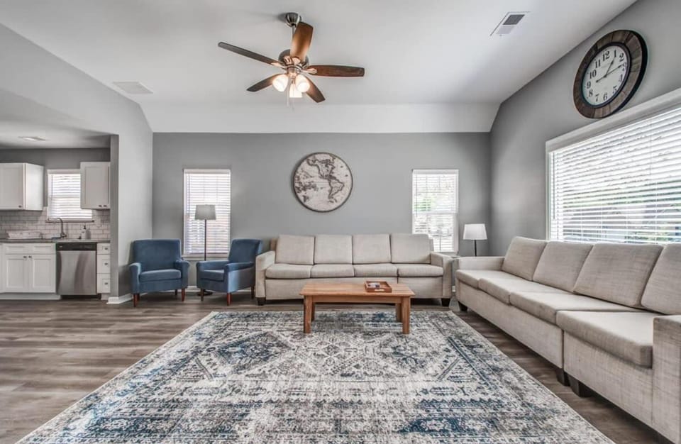 Kitchen or kitchenette, Living room, Seating area