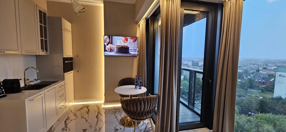 Golden Horizon Hanza Tower - SPA & Sky View Apartment in Szczecin